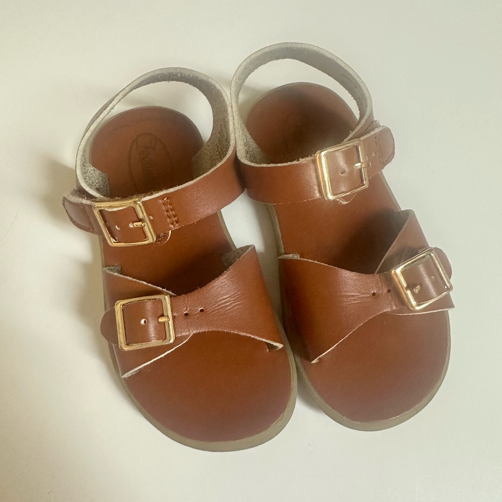 FootMates Brown Sandals with Adjustable Straps and Sturdy Soles